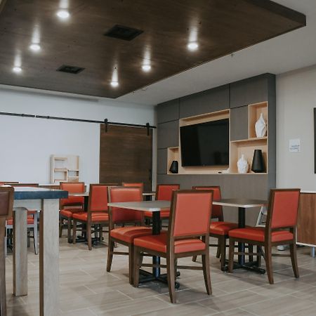 Holiday Inn Express Hotel & Suites Lincoln South By Ihg Extérieur photo